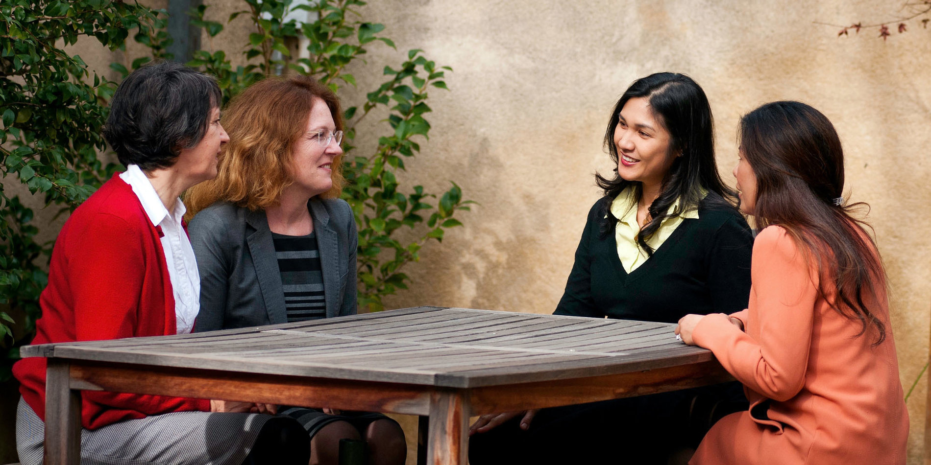 4 female colleagues having a meeting at an outdoor table